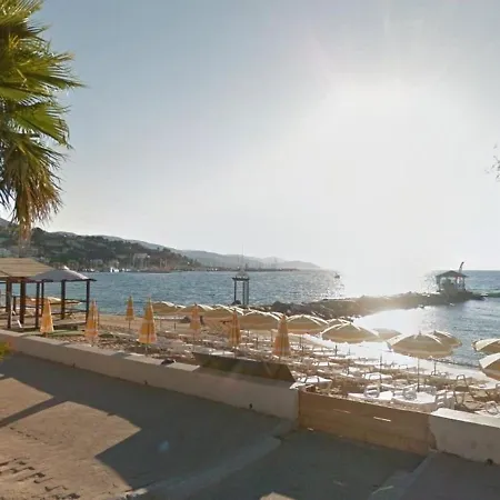Le Lavandou, 1 Pièce, 2 Personnes - Fr-1-251-307 *