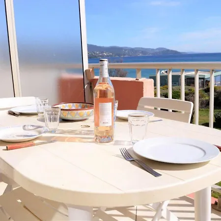 Apartment Au Bord De L'eau Avec Terrasse Et Menage Inclus - Fr-1-251-307 Le Lavandou