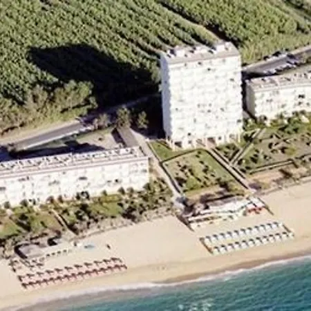 Au Bord De L'eau Avec Terrasse Et Menage Inclus - Fr-1-251-307 Apartment